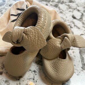 Freshly Picked Birch Knotted Bow Baby Shoe